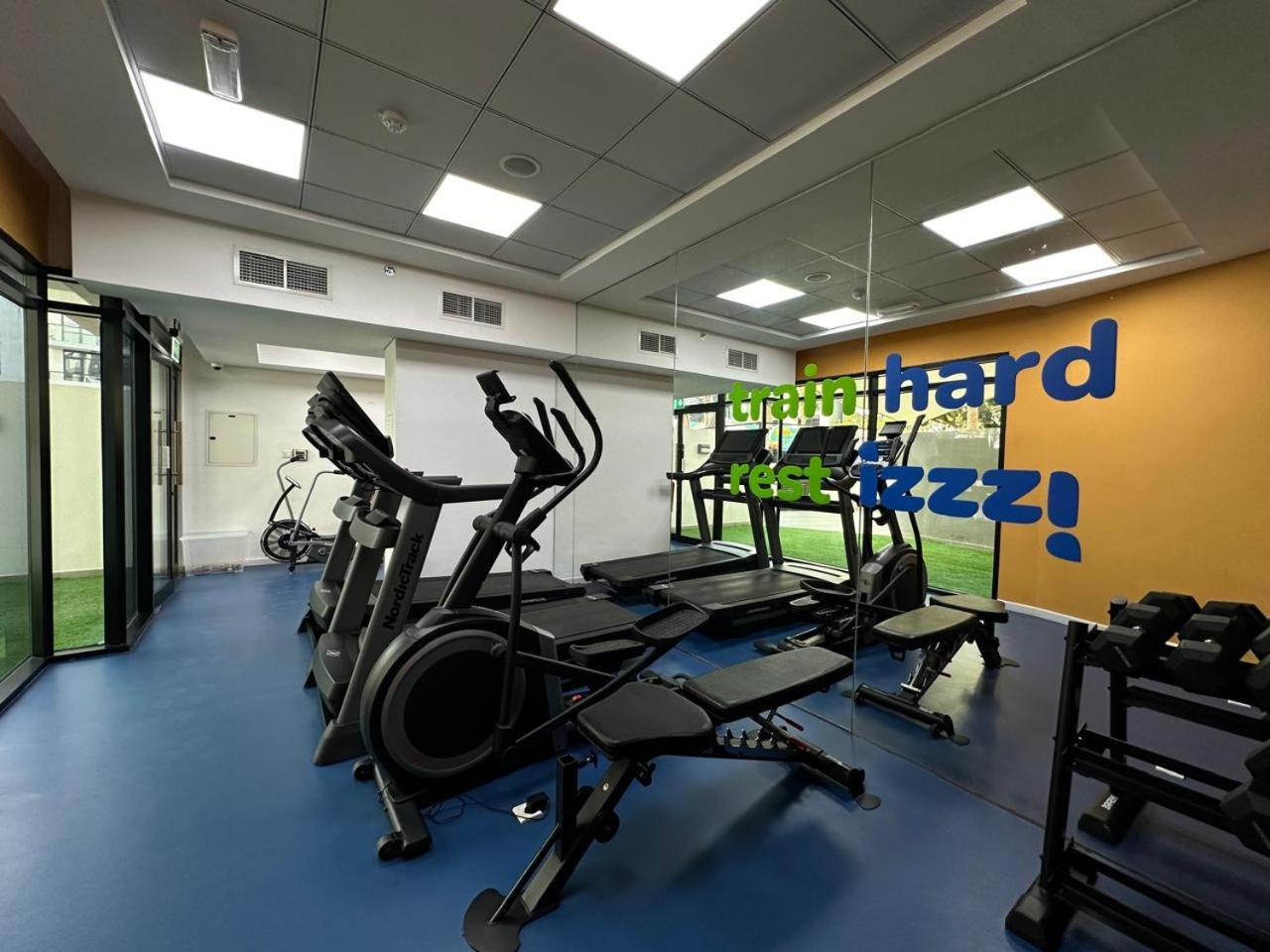 Izzzi Life Mint Apart otel Dubai Dış mekan fotoğraf